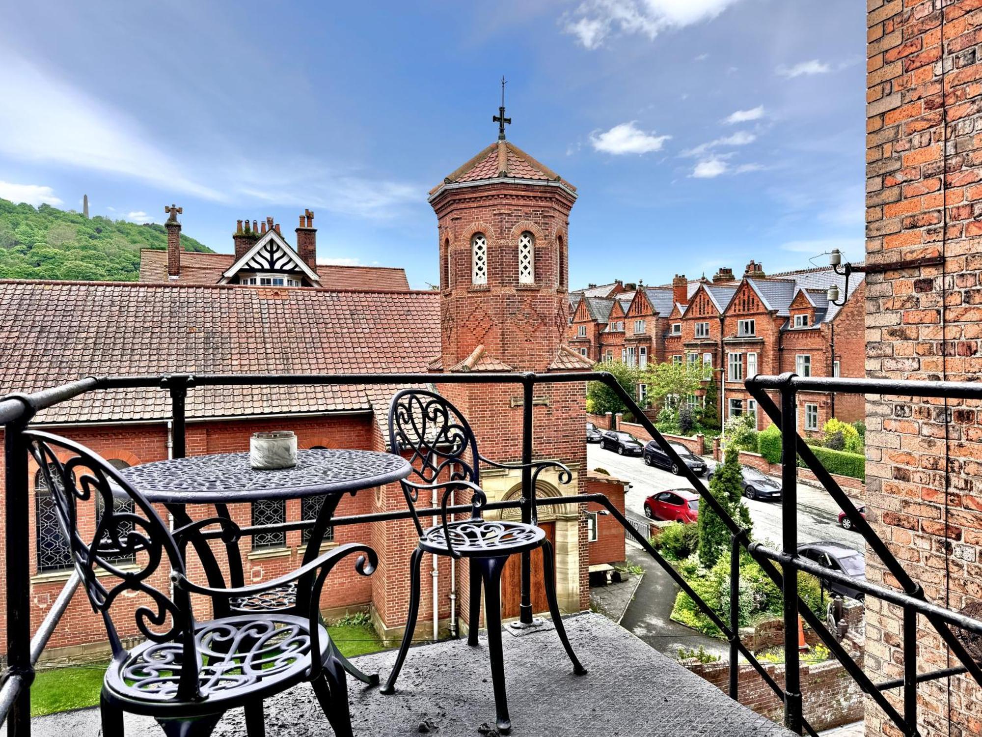 Apartment Victoria With Free Parking Scarborough Exterior photo